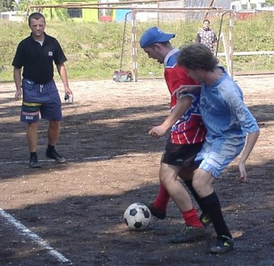 Čapího precizní pressing za přísného dohledu sudího Palečka (září 2002)