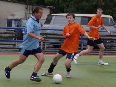 proti 3 promilím to na promoklé umělce trochu klouzalo (červen 2004)