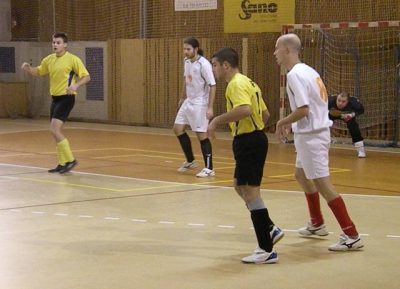 v pohárovém utkání proti Prodánu jsme měli defenzivu v ukázkovém postavení (listopad 2008)
